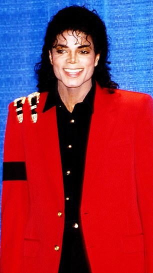 Предстоящий биографический фильм о Майкле Джексоне (показанный в 1988 году), в котором 27-летний Джаафар играет главную роль в роли музыкальной суперзвезды, назначен на 18 апреля 2025 года.