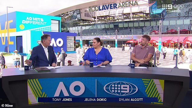 Елена Докич раскрывает, что на самом деле находится в кружках хозяев во время репортажа об Открытом чемпионате Австралии по теннису на Девятом канале