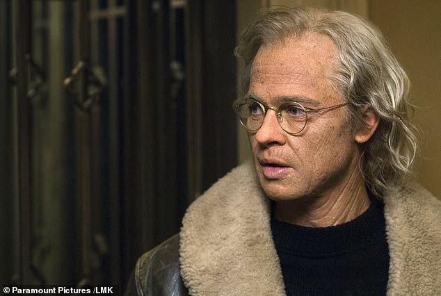Питт сыграл главного героя в фильме 2008 года «Загадочная история Бенджамина Баттона» о человеке, который стареет наоборот.