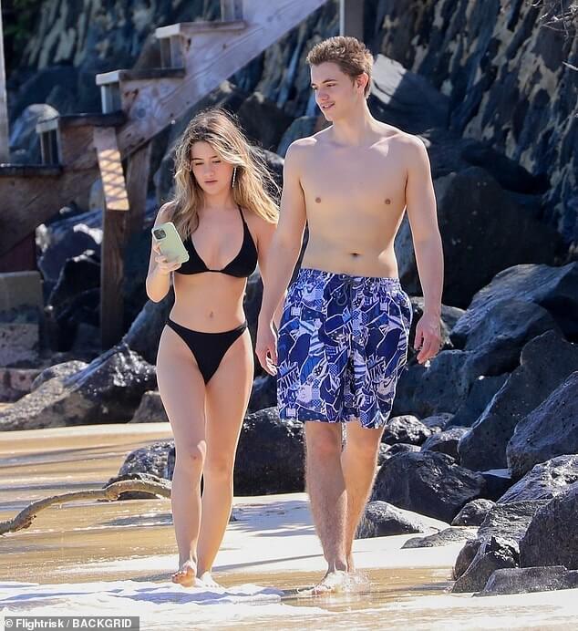 Сын Бритни Спирс Джейден начал новый год с дня, проведенного на пляже в своем новом доме на Гавайях.