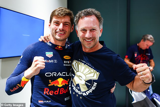 Кристиан борется за пост руководителя команды Red Bull после того, как команда Формулы-1 начала расследование (на фото Кристиан справа с Максом Ферстаппеном, 7 октября)