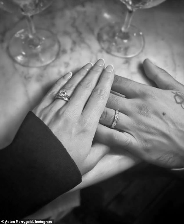 Астон и Сара поженились в сентябре 2022 года, поделившись фотографией своих обручальных колец с подписью: «Муж и жена #MrandMrsMerrygold».