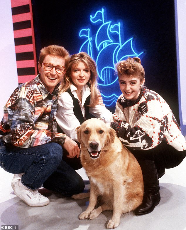 Иветт утверждала, что после того, как ей предложили работу, ей пришлось покинуть дом своих родителей, и продюсеры сказали ей, что ей придется жить с Бонни (на фото с Марком Карри и Кэрон Китинг в 1988 году).