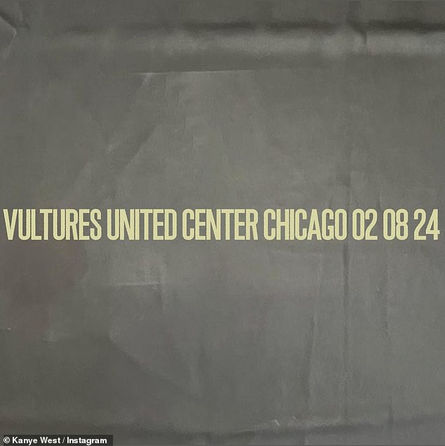 Во время прослушивания в четверг в Чикаго стриминговый сервис Veeps прервал прямую трансляцию, когда заиграла песня «Я антисемит».