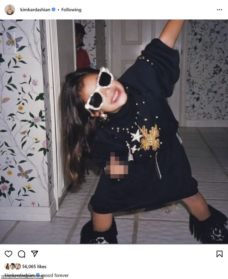 Баскетбольная прогулка предшествовала очаровательному посту Ким в Instagram, где она поделилась воспоминаниями о себе в детстве, держащей средний палец.
