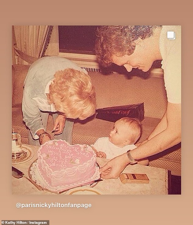 Мать Пэрис, бывшая звезда «Настоящих домохозяек Беверли-Хиллз» Кэти Хилтон, 65 лет, также поделилась данью памяти о дне рождения своего старшего ребенка в своих историях в Instagram.
