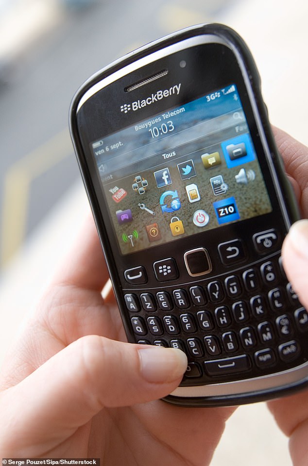 Еще в январе 2022 года ключевые сервисы были окончательно отключены, а это означало, что устройство Blackberry Эминема будет поддерживать только звонки и текстовые сообщения.