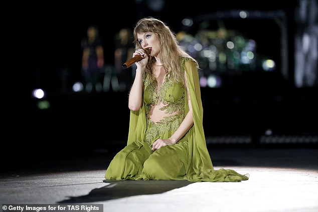 Тейлор дала третий из своих четырех концертов в Сиднее на стадионе Accor в воскресенье вечером после успешных выступлений в пятницу и субботу.