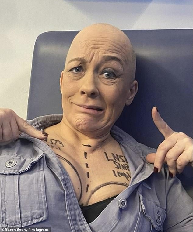 В августе 2022 года у 51-летней телеведущей диагностировали рак молочной железы, и она прошла изнурительную химиотерапию, а также двойную мастэктомию.