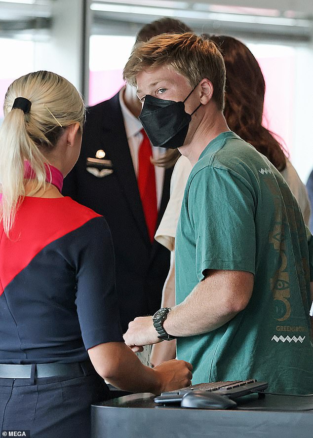 Это произошло через несколько дней после того, как Роберт и его подруга Рори объявили о своем расставании после почти двух лет знакомства.
