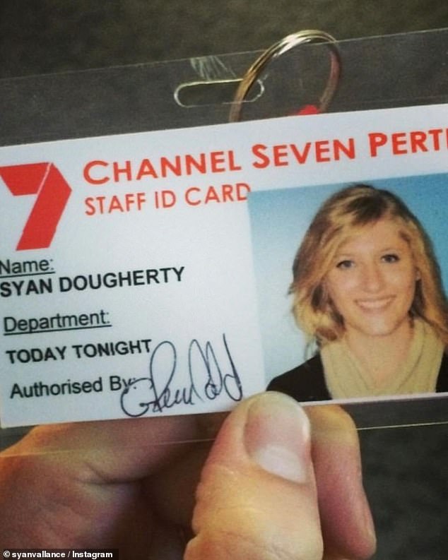 Репортер сообщила в Instagram, что отправится в студию сети в Мельбурне для новой роли, опубликовав фотографию своего пропуска в первый день в сети.