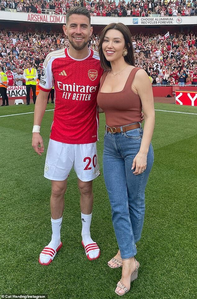 Arsenal WAG Кэт Хардинг избегает жениха Жоржиньо в течение 24 часов после поражения и сетует на то, что не может ничего спланировать, раскрывая недостатки отношений с футболистом