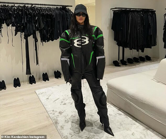 Ким Кардашьян выглядит готовой к действию, демонстрируя объемную черно-зеленую байкерскую куртку для Balenciaga.