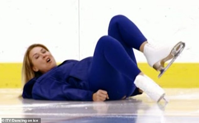 Участница «Танцев на льду» Клэр Суини осталась покрасневшей, когда она готовилась выступить впервые во время шоу этого года в прошлом месяце.