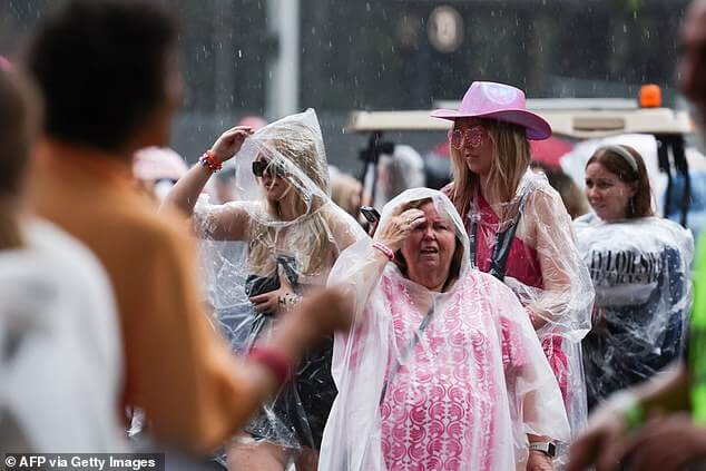 Тейлор Свифт Eras Tour: концерт в Сиднее эвакуировали из-за удара молнии на стадионе Accor
