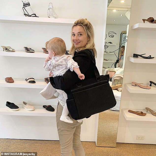 В 2022 году Жасмин объявила, что закрывает свой бренд роскошной обуви Mara & Mine, который можно увидеть на примере Кендалл Дженнер и Марго Робби, чтобы «преследовать другие интересы».