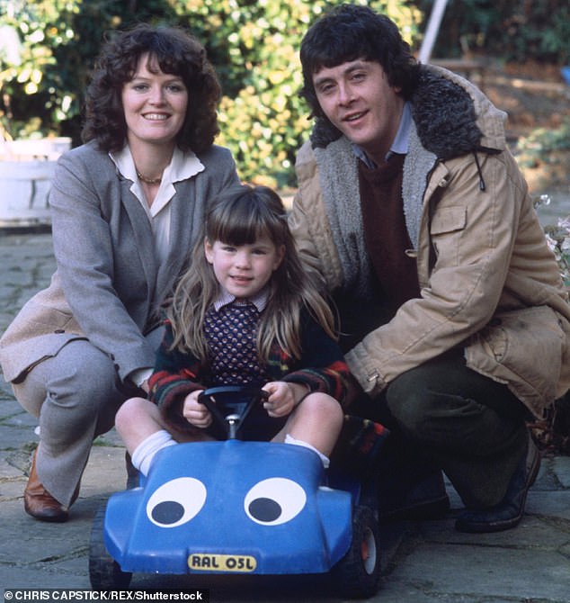 Кейт — дочь покойного комического актера Ричарда Бекинсейла (на фото с родителями Ричардом и Джуди в 1978 году).
