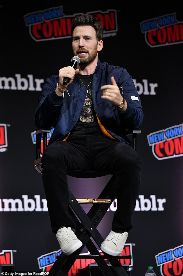 В октябре 2023 года, после двух церемоний, сам Крис подтвердил, что связал себя узами брака на Comic Con в Нью-Йорке (см. выше).