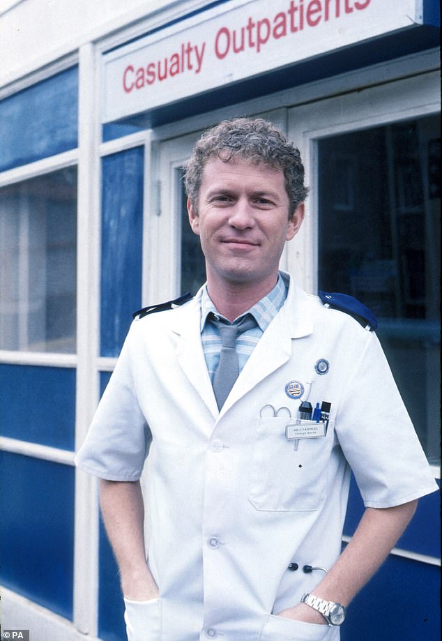 Актер готовится уйти из роли клинической медсестры Чарли Фэйрхеда после того, как присоединился к медицинской драме BBC во время ее первого сериала 6 сентября 1986 года.
