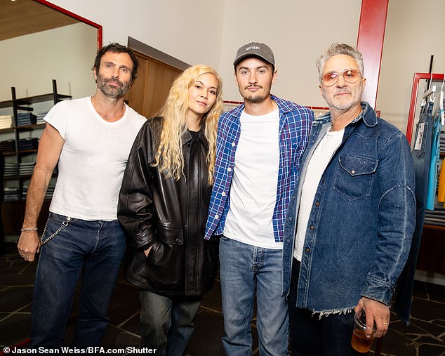 RE/DONE & Pam предлагает множество непринужденных и летних стилей по цене от 175 долларов за футболку Pams Guide To Happiness до пары Levi’s за 595 долларов.