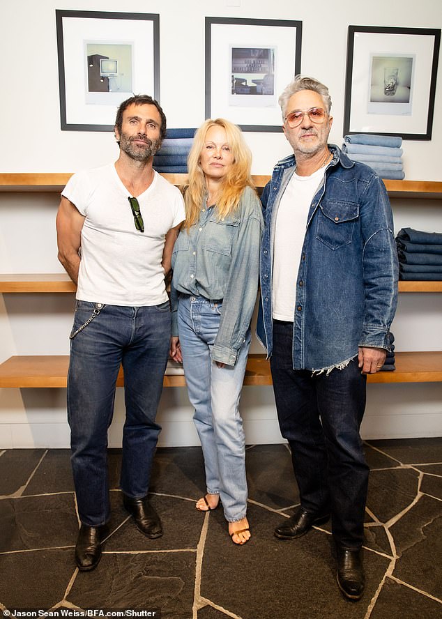 Коллаборация трио теперь доступна для покупки