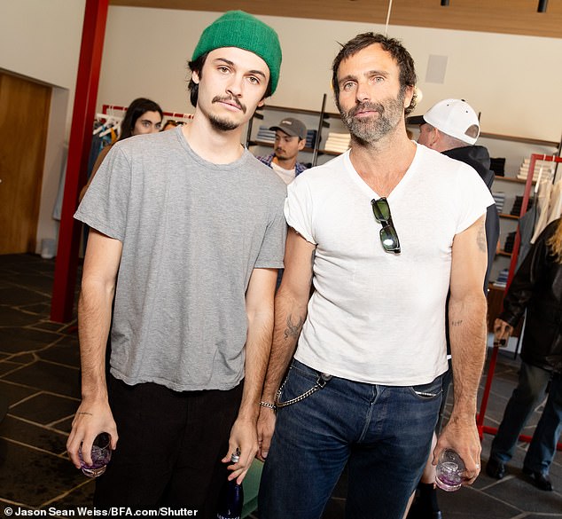 Джинсовый бренд представил свою линию с Памелой в понедельник через Instagram.