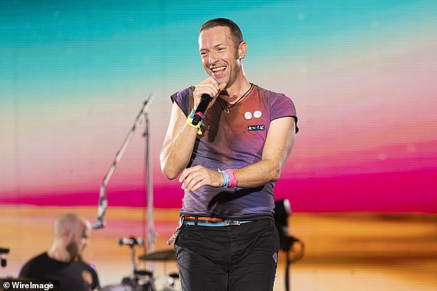 До этого Coldplay выступали в качестве хедлайнеров четыре раза – в 2002, 2005, 2011 и 2016 годах.