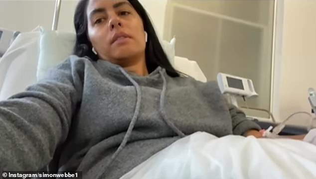 В посте в Instagram, спонсируемом тестами на беременность Clearblue, пара поделилась видео, на котором показаны старые кадры Айшен в больнице во время ее трагического выкидыша.