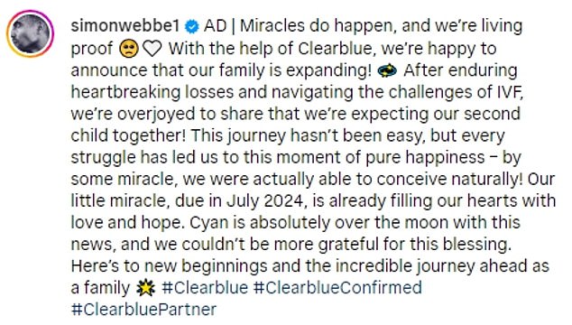 Они подписали пост: «Чудеса случаются, и мы живое тому доказательство».  С помощью Clearblue мы рады сообщить, что наша семья расширяется!»