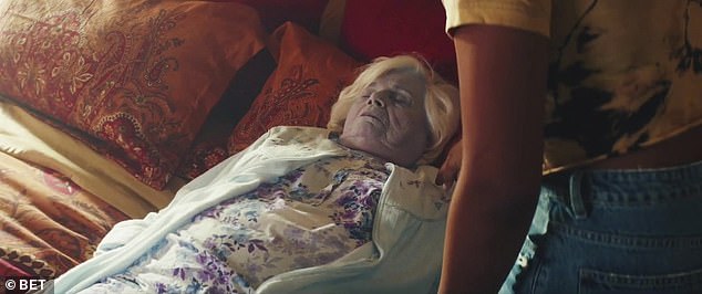 Уэйд Аллен-Маркус снял комедию с рейтингом R, а сценарист Теда Лассо Чуч Хейворд написал сценарий.