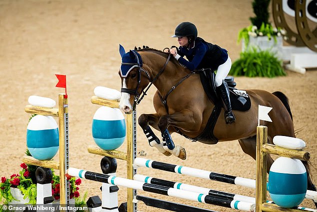 Грейс Уолберг постепенно делает себе имя в мире конного спорта.