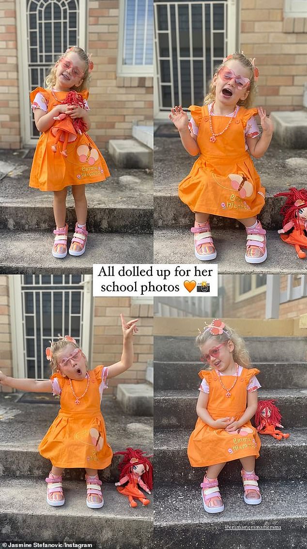 Во вторник 40-летняя Жасмин опубликовала очаровательные фотографии Харпер в своих историях в Instagram.  Жасмин подписала милую историю: «Все нарядно для школьных фотографий», а также оранжевое сердечко и смайлики с фотоаппаратом.