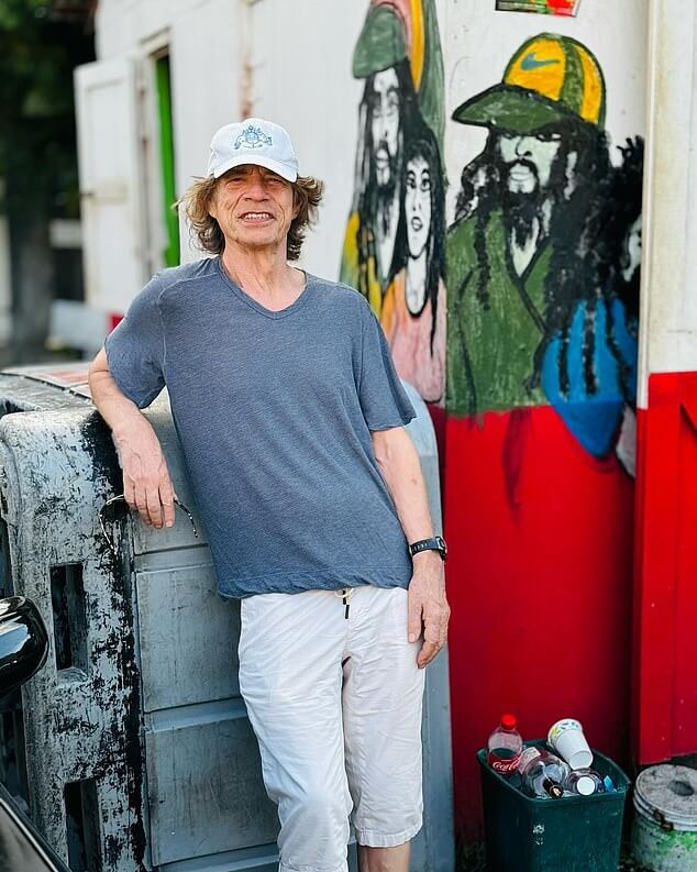 80-летний рокер группы Rolling Stones сэр Мик Джаггер приглашает фанатов осмотреть достопримечательности и делится снимками из своего отпуска на Карибах.