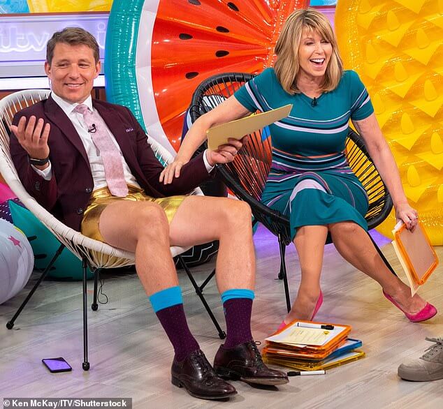 В воскресенье стало известно, что у Good Morning Britain есть замена уходящему ведущему Бену Шепарду, 49 лет, и это очень знакомое лицо (Бен с бывшей соведущей Кейт Гарравэй).