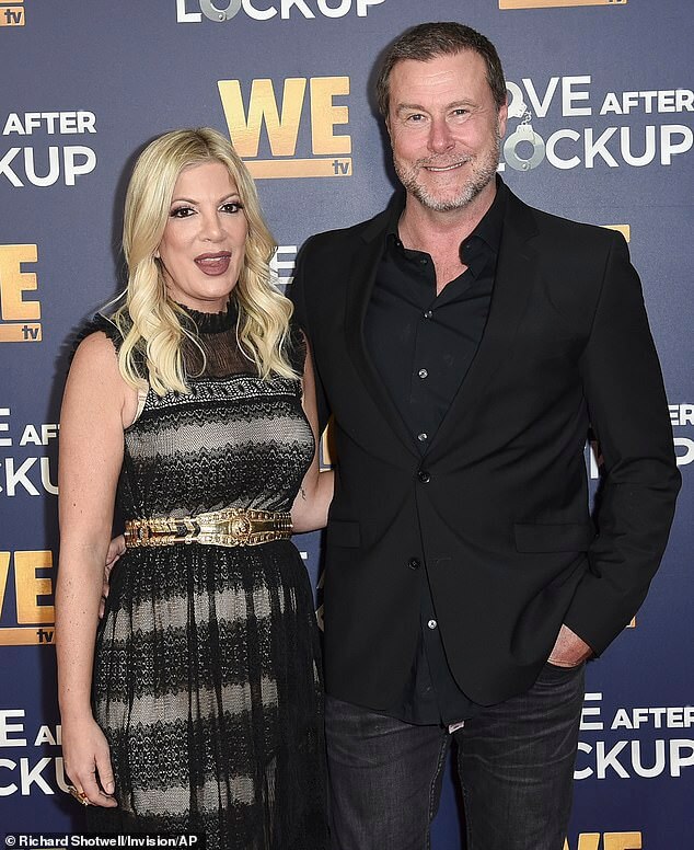 Коллега Тори Спеллинг по фильму 90210 Йен Зиринг оказывает поддержку после того, как она подает на развод с мужем Дином Макдермоттом: «Мы поддерживаем друг друга в жизненные взлеты и падения»