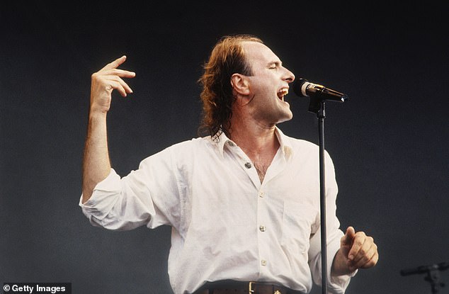 Английский певец и автор песен был наиболее известен как фронтмен рок-группы Cockney Rebel (на фото 1989 года).