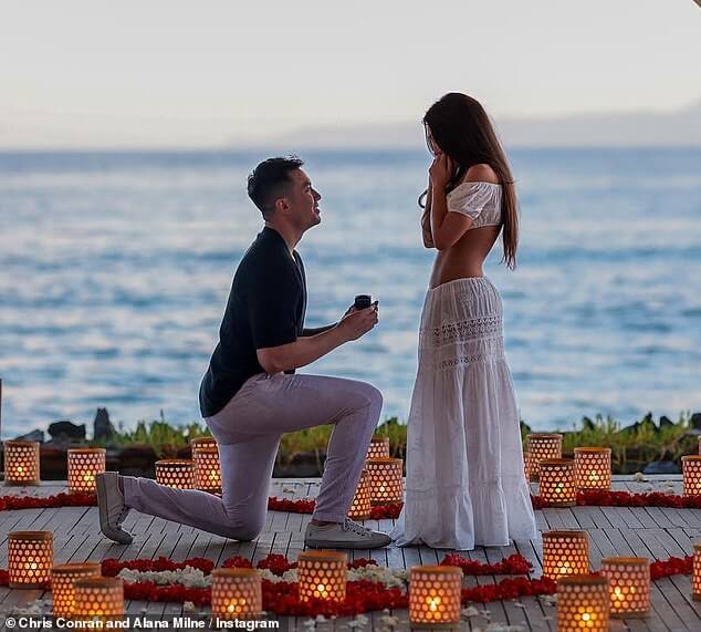 Звезда «Холостяка в раю» Крис Конран объявляет о помолвке с «девушкой моей мечты» Аланой Милн после предложения на Бали