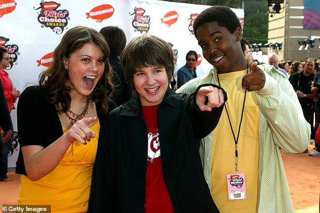 С 2004 по 2007 годы актеры снимались в сериале Nickelodeon «Рассекреченное руководство Неда по выживанию в школе».