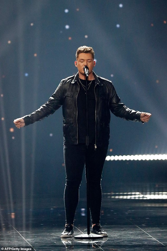 Певец Майкл, уроженец Хартлпула, участвовал в конкурсе песни Евровидение 2019 от Великобритании, но оказался на последнем месте с всего 11 очками (на фото на Евровидении).