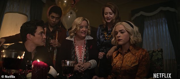 Они вместе снялись в сериале Netflix «Леденящие душу приключения Сабрины», который возник как спин-офф «Ривердейла» (на фото).