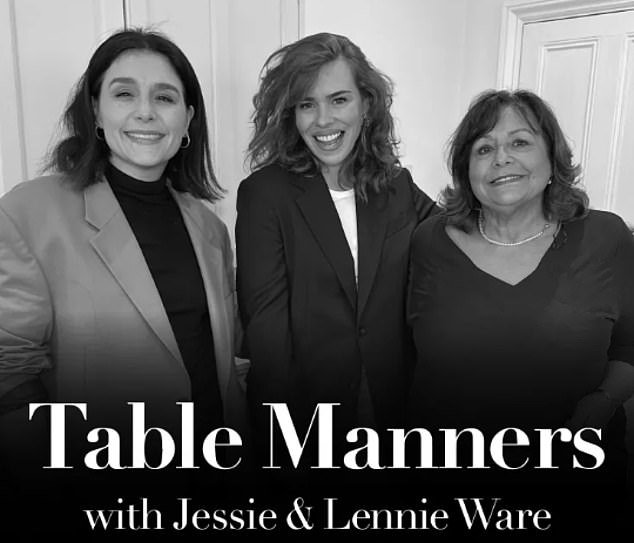 Британская звезда рассказала подкасту Jessie and Lennie Ware's Table Manners, что она переехала в Лондон в 12 лет, чтобы посещать школу в Мраморной Арке.