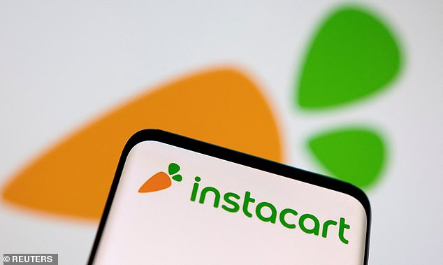 В заявлении, предоставленном DailyMail.com, Instacart рассмотрел претензии Энджи, указав, что рассматриваемый водитель-экспедитор был отстранен от своей должности.