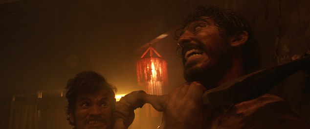«Человек-обезьяна» — это триллер о мести, действие которого происходит в вымышленном индийском городе, где царит межрелигиозная ненависть.