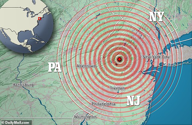 Землетрясение силой 4,8 балла потрясло густонаселенный мегаполис Нью-Йорка в 10:23 утра в пятницу, сообщила Геологическая служба США.