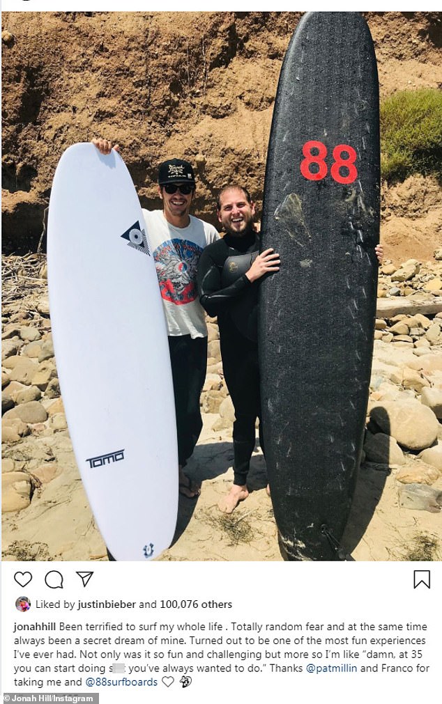 Хилл рассказал о своем пожизненном страхе перед серфингом, когда наконец попробовал это сделать в августе 2019 года;  он рассказал о том, как преодолел этот страх, в посте в Instagram в феврале 2020 года.