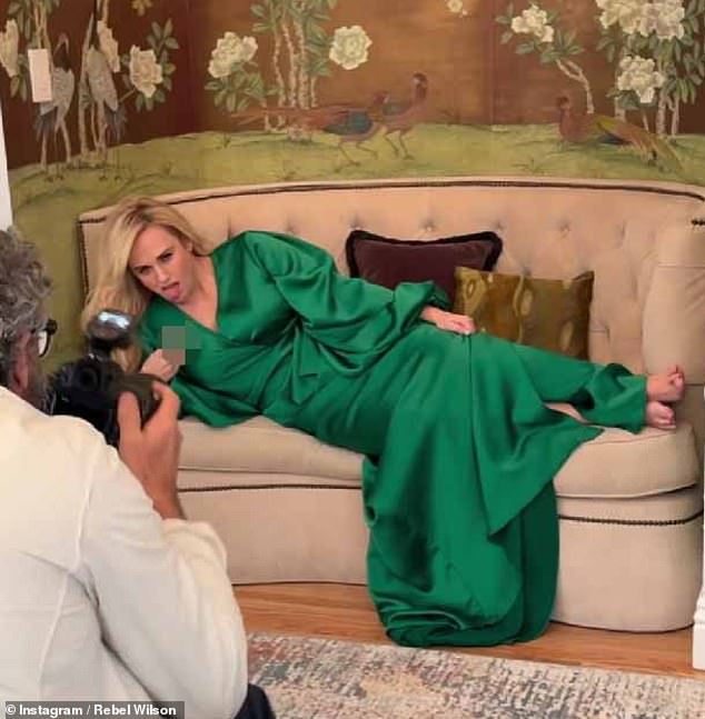 Сама Уилсон нарушила свое молчание в социальных сетях после того, как обвинения впервые стали известны, выложив видео, на котором она позирует в атласном зеленом платье, с подписью: «Какая неделя!»