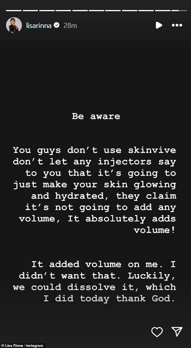 Звезда ответила на недавние комментарии о ее «новом лице» в Instagram Story и сказала, что инъекции SkinVive «растворяются», потому что они добавляют «объем», которого она «не хотела».