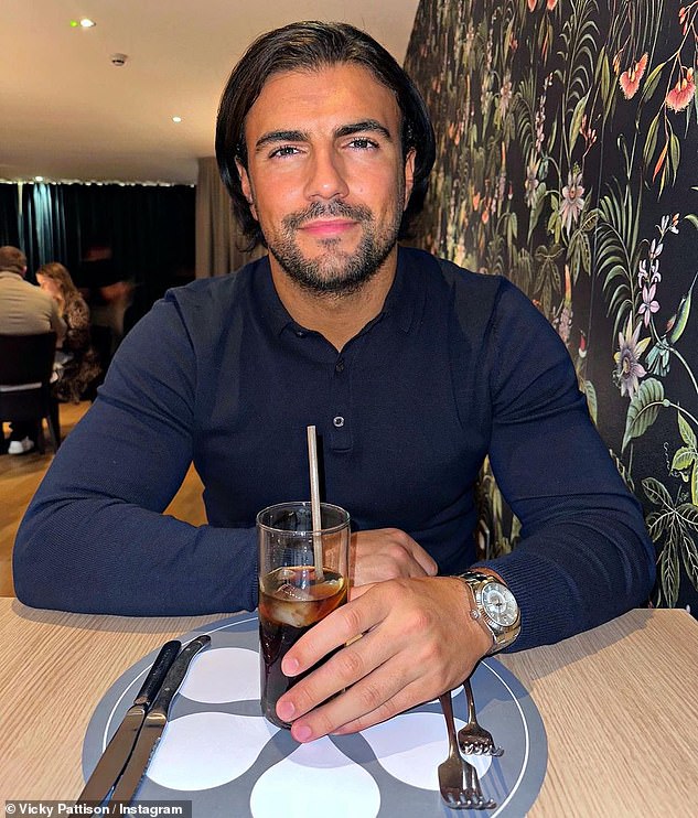 Эркан ранее снимался в TOWIE, а также участвовал в летнем выпуске The Only Way Is Marbs еще в 2016 году.