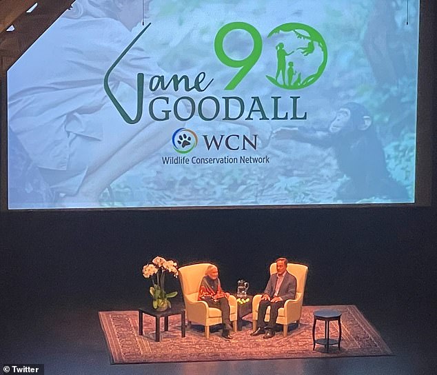 Мероприятие 24 марта, представленное Сетью охраны дикой природы, было объявлено остановкой в ​​«туре по случаю 90-летия Джейн Гудолл», ее девяностолетней девушки.