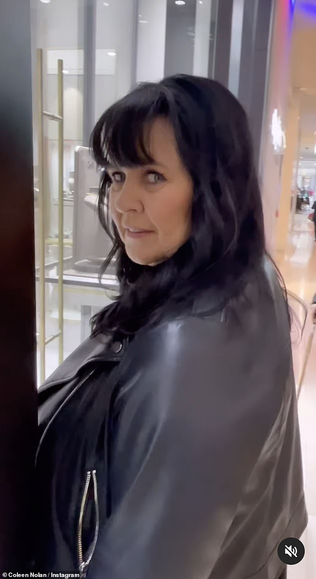 В познавательном видео бывшая певица рассказала своим 355 тысячам подписчиков о своей розничной терапии, когда она гуляла по Вестфилду в Шепердс-Буш, впервые посетив магазин товаров для дома.